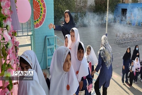 مراسم جشن شکوفه‌ها به‌مناسبت فرارسیدن ماه‌ مهربانی منطقه کهریزک