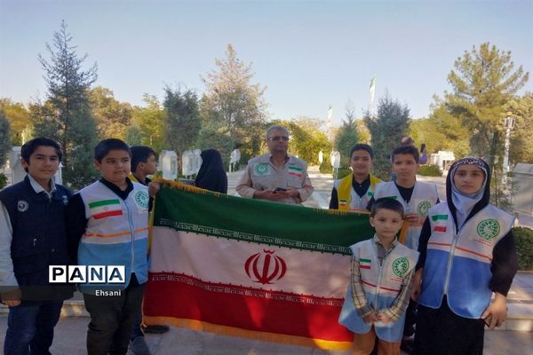 مراسم غبارروبی مزار شهدا در اولین روز هفته دفاع مقدس