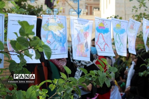 نواختن زنگ بهار علم و تربیت در مدارس استان سمنان