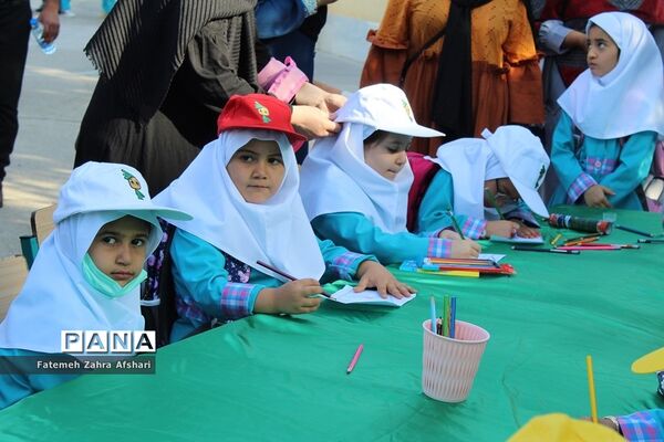 نواختن زنگ بهار علم و تربیت در مدارس استان سمنان