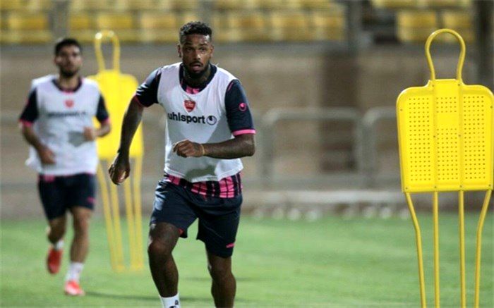 واکنش باشگاه پرسپولیس به تغییر تابعیت مهاجم محبوب سرخ‌ها