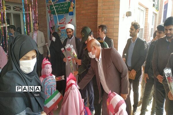 نواختن زنگ شکوفه‌ها در مدرسه خیرساز جم و ممجدی گلدیس شاهین شهر