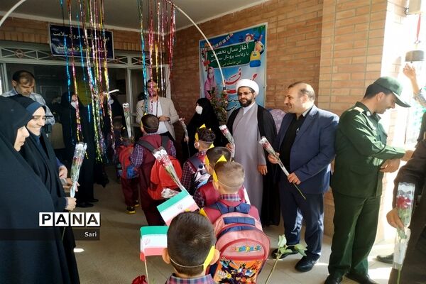نواختن زنگ شکوفه‌ها در مدرسه خیرساز جم و ممجدی گلدیس شاهین شهر