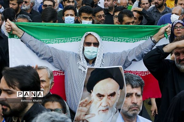 راهپیمایی مردم در محکومیت حرکات هنجارشکنانه با حضور وزیر آموزش و  پرورش