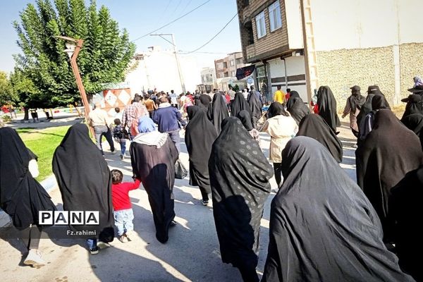 همایش بزرگ پیاده‌روی خانوادگی در شهرستان فارسان به‌مناسب هفته دفاع مقدس