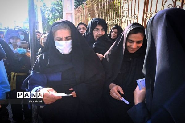 همایش بزرگ پیاده‌روی خانوادگی در شهرستان فارسان به‌مناسب هفته دفاع مقدس