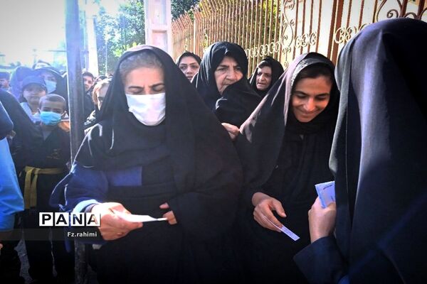 همایش بزرگ پیاده‌روی خانوادگی در شهرستان فارسان به‌مناسب هفته دفاع مقدس