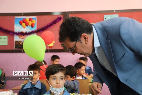 نواختن زنگ شکوفه‌ها در کرمانشاه