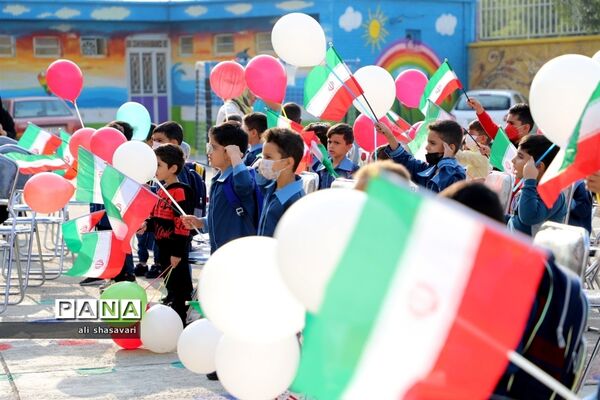 نواختن زنگ شکوفه‌ها در کرمانشاه