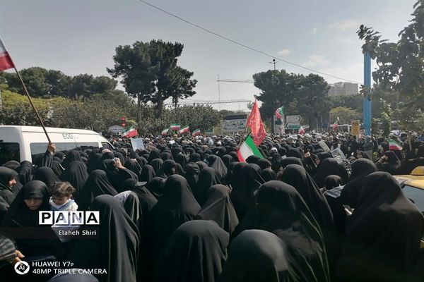 خروش انقلابی مردم قم علیه اغتشاشگران