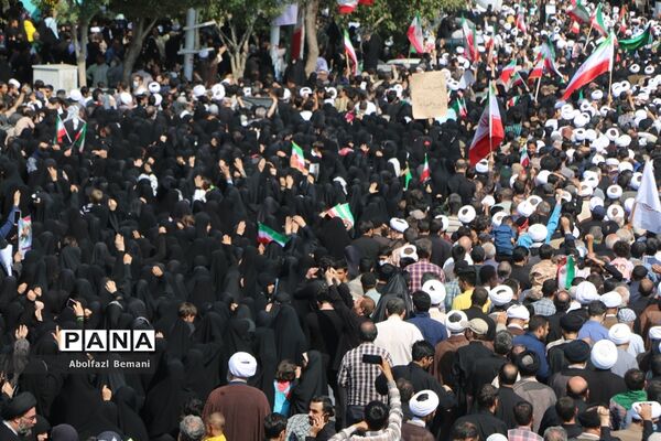 خروش انقلابی مردم قم علیه اغتشاشگران