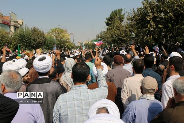 خروش انقلابی مردم قم علیه اغتشاشگران