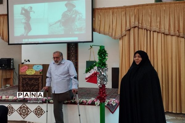 ‌آیین نواختن زنگ آغاز سال تحصیلی جدید دبیرستان شاهد کاشان