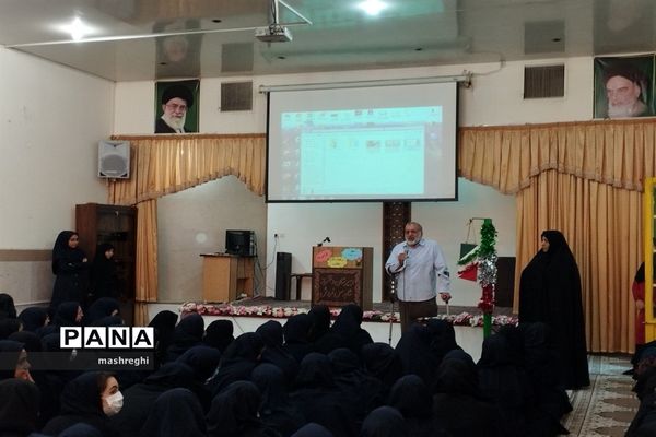 ‌آیین نواختن زنگ آغاز سال تحصیلی جدید دبیرستان شاهد کاشان