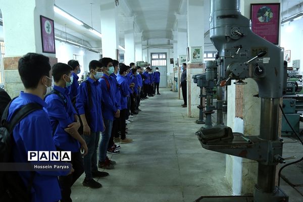 مراسم بازگشایی مدارس در هنرستان پسرانه ماندگار صنعتی تهران