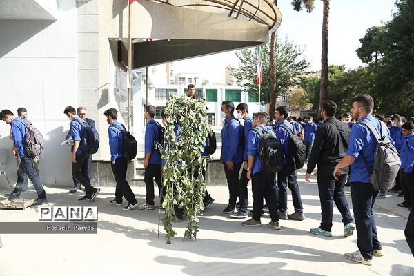 مراسم بازگشایی مدارس در هنرستان پسرانه ماندگار صنعتی تهران