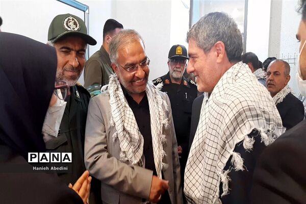 نواخته‌شدن زنگ آغاز سال تحصیلی و هفته دفاع مقدس در مدارس استان فارس