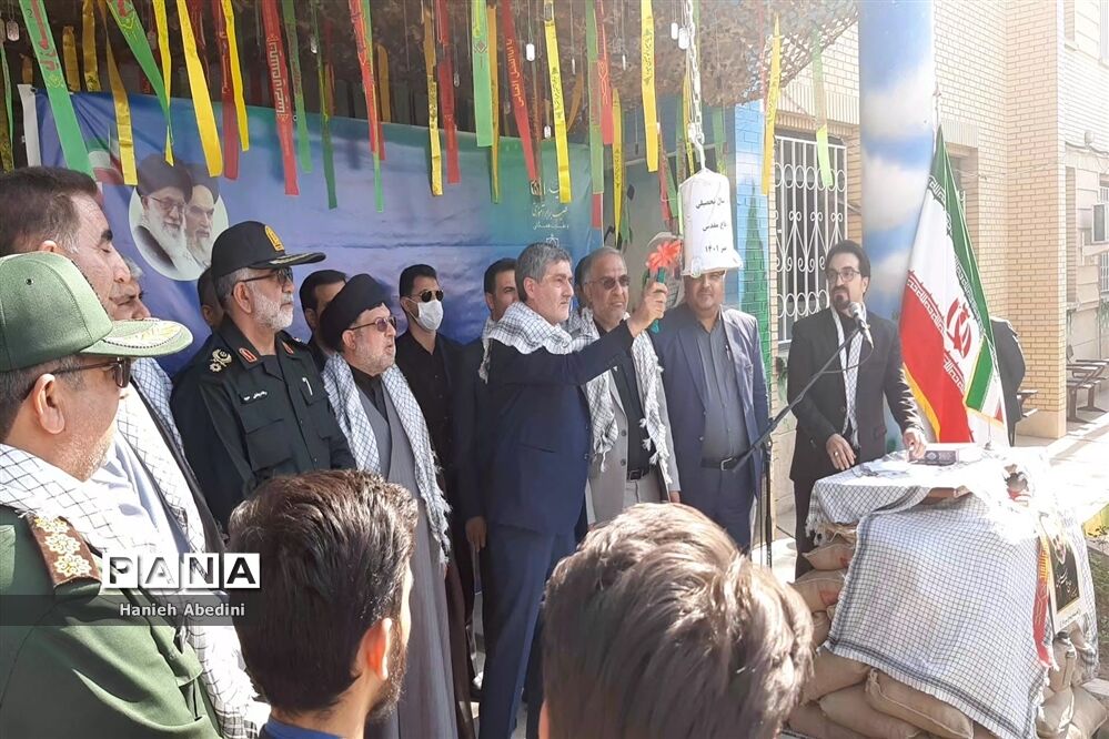 نواخته‌شدن زنگ آغاز سال تحصیلی و هفته دفاع مقدس در مدارس استان فارس
