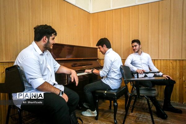 آغاز سال تحصیلی در هنرستان پسرانه موسیقی