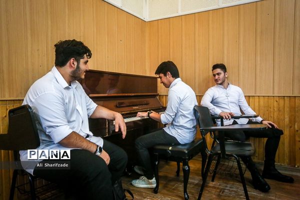 آغاز سال تحصیلی در هنرستان پسرانه موسیقی