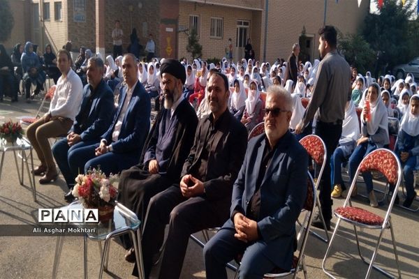 نواختن زنگ شروع شمیم مهرمحمدی در مدارس شهرستان نظرآباد