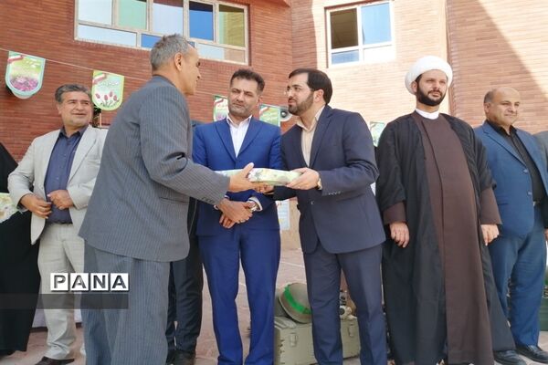 برگزاری مراسم گرامیداشت هفته دفاع مقدس و زنگ مهر و ایثار و مقاومت در دبیرستان نبوت صفادشت
