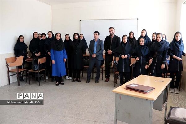 نواخته‌شدن زنگ آغاز سال تحصیلی در مدارس آباده
