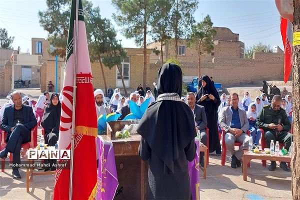 نواختن زنگ مهر در نایین استان اصفهان