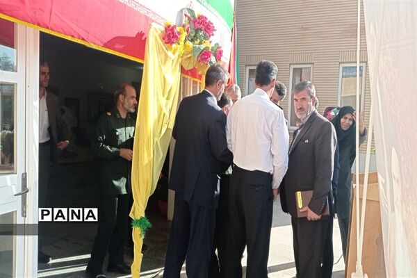 نواخته شدن زنگ مهر و مقاومت در هنرستان فنی و حرفه‌ای آیت‌الله خامنه‌ای شهرستان فریدن