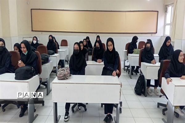 نواخته شدن زنگ مهر و مقاومت در هنرستان فنی و حرفه‌ای آیت‌الله خامنه‌ای شهرستان فریدن