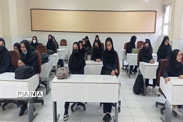 نواخته شدن زنگ مهر و مقاومت در هنرستان فنی و حرفه‌ای آیت‌الله خامنه‌ای شهرستان فریدن