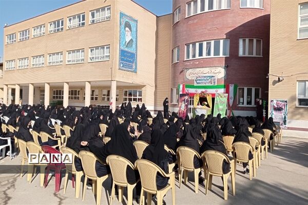 نواخته شدن زنگ مهر و مقاومت در هنرستان فنی و حرفه‌ای آیت‌الله خامنه‌ای شهرستان فریدن