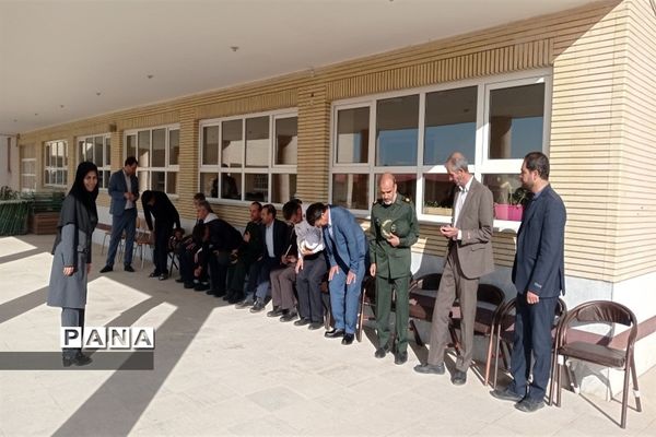 نواخته شدن زنگ مهر و مقاومت در هنرستان فنی و حرفه‌ای آیت‌الله خامنه‌ای شهرستان فریدن