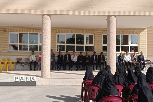 نواخته شدن زنگ مهر و مقاومت در هنرستان فنی و حرفه‌ای آیت‌الله خامنه‌ای شهرستان فریدن