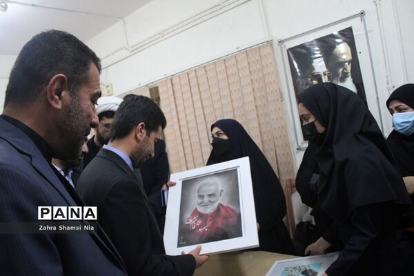 نشست صمیمی معاون تربیت‌بدنی و سلامت وزارت آموزش و پرورش با کارکنان و دانش‌آموزان هنرستان رازی بوشهر