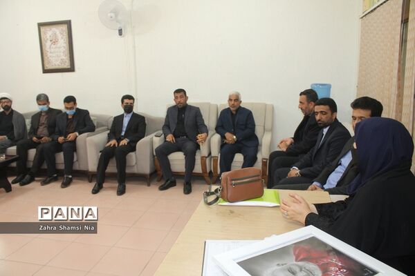 نشست صمیمی معاون تربیت‌بدنی و سلامت وزارت آموزش و پرورش با کارکنان و دانش‌آموزان هنرستان رازی بوشهر