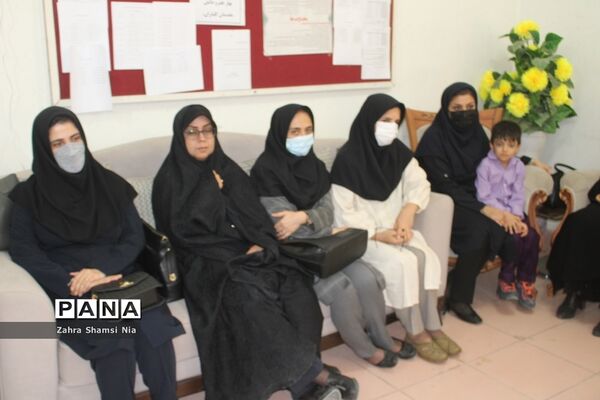 نشست صمیمی معاون تربیت‌بدنی و سلامت وزارت آموزش و پرورش با کارکنان و دانش‌آموزان هنرستان رازی بوشهر