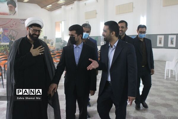 نشست صمیمی معاون تربیت‌بدنی و سلامت وزارت آموزش و پرورش با کارکنان و دانش‌آموزان هنرستان رازی بوشهر
