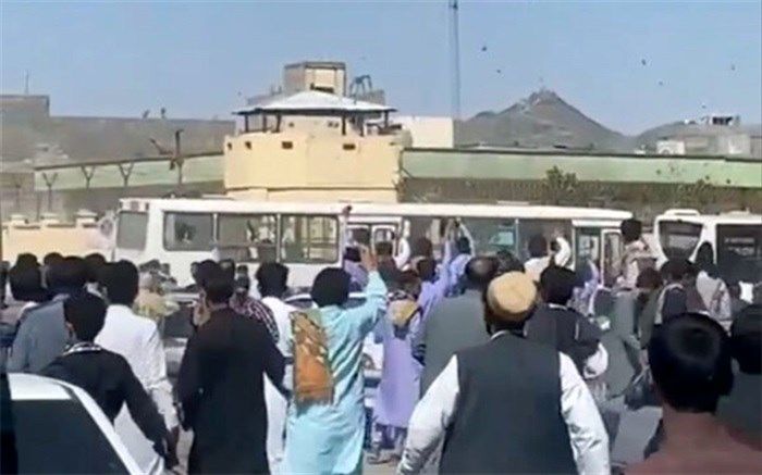 ‌گوشه‌ای از آن‌چه تروریست‌ها ‌در زاهدان بر سر مغازه‌‌های مردم ‌آوردند/ فیلم