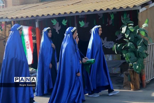 گرامیداشت هفته دفاع مقدس در دبیرستان شهیده قضایی قم