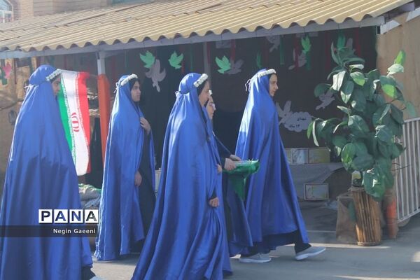 گرامیداشت هفته دفاع مقدس در دبیرستان شهیده قضایی قم
