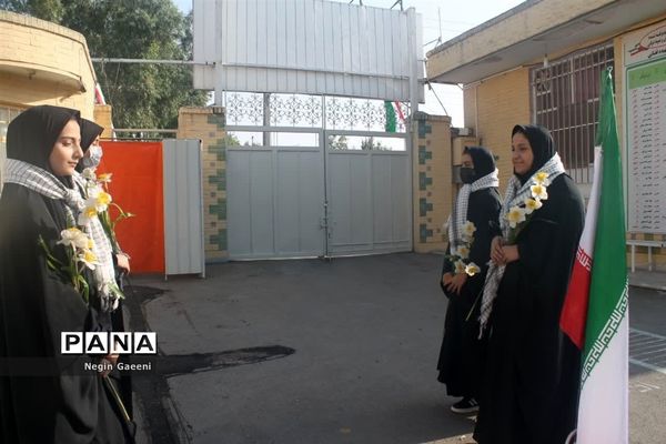 گرامیداشت هفته دفاع مقدس در دبیرستان شهیده قضایی قم