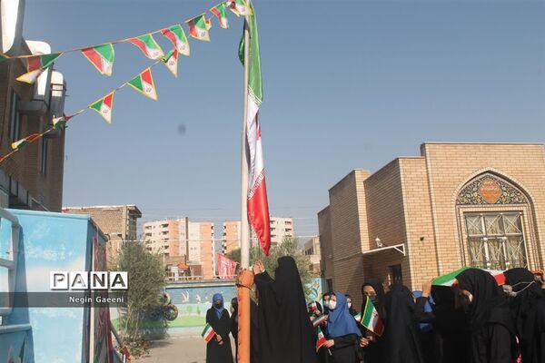 گرامیداشت هفته دفاع مقدس در دبیرستان شهیده قضایی قم