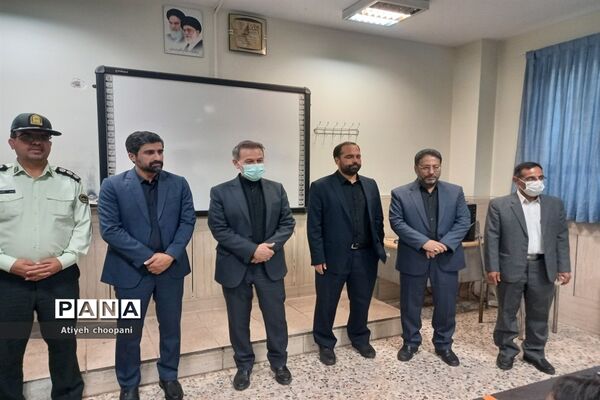 آیین بازگشایی مدارس و زنگ ایثار و مقاومت در دبیرستان شهید افتخاری منطقه ۱۴