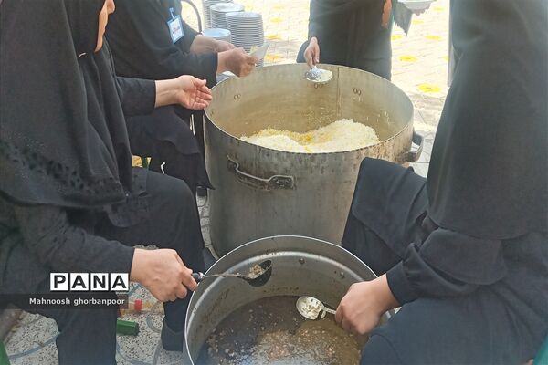 پذیرایی از زوار امام رضا علیه السلام