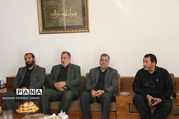 دیدار مسئولان منطقه فشافویه با خانواده شهدابه مناسبت هفته دفاع مقدس