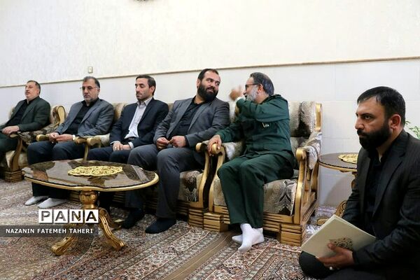 دیدار مسئولان منطقه فشافویه با خانواده شهدابه مناسبت هفته دفاع مقدس
