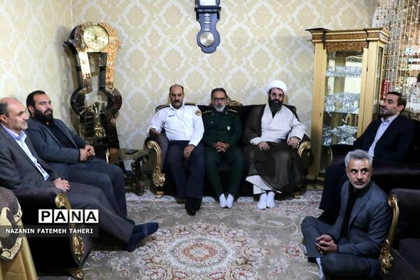 دیدار مسئولان منطقه فشافویه با خانواده شهدابه مناسبت هفته دفاع مقدس