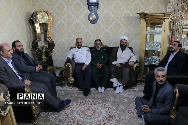 دیدار مسئولان منطقه فشافویه با خانواده شهدابه مناسبت هفته دفاع مقدس