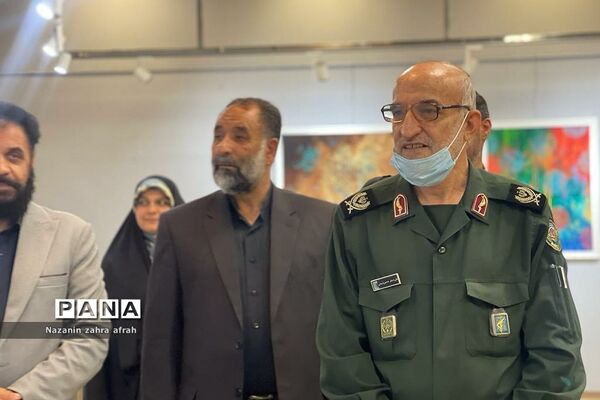 گالری نقاشی شور عشق در باغ موزه ملی دفاع مقدس